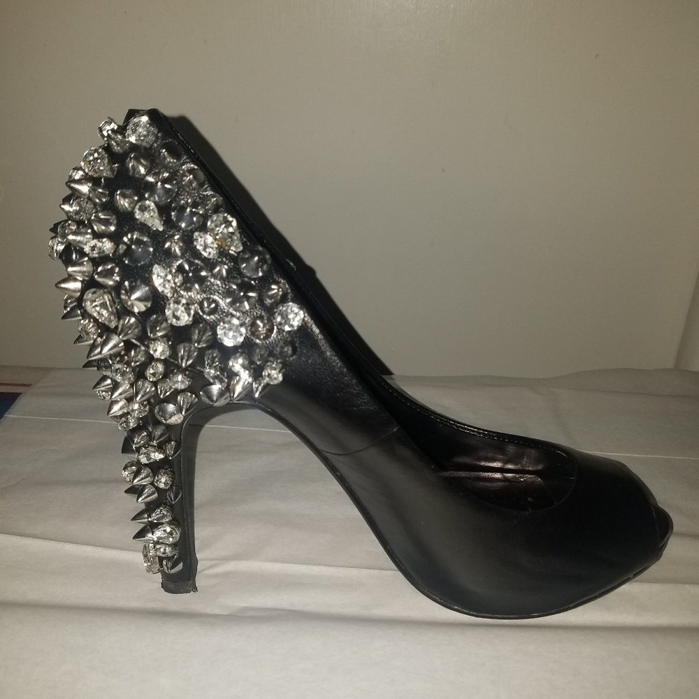 🔥STUDDED HEELS🔥 - Picture 3 of 8